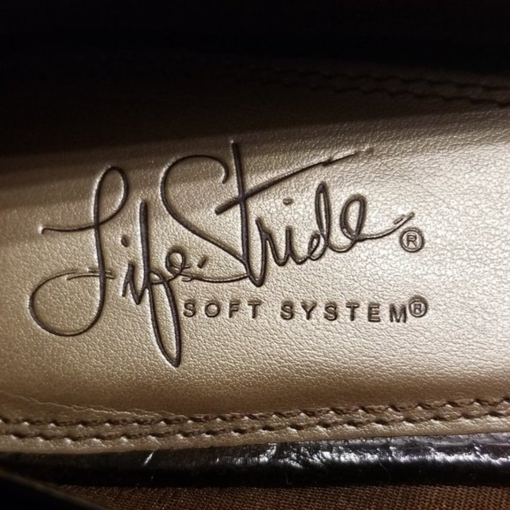 Brown Buckle-Toe Flats - New In Box - Picture 15 of 15